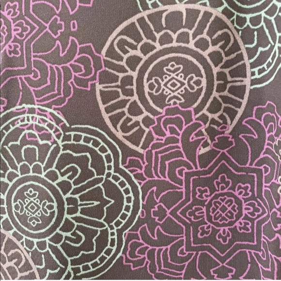 Athleta cropped wide leg yoga pants mandala pattern - Picture 4 of 12